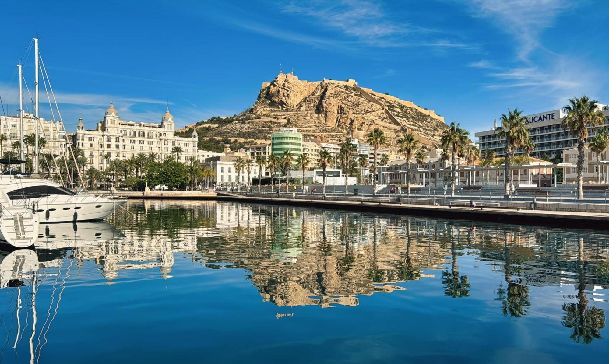 Centrum 4 Alicante Luaran gambar